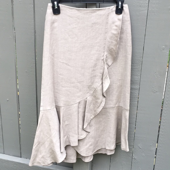 Babaton Dresses & Skirts - Babaton Midi Wrap Skirt Size 0